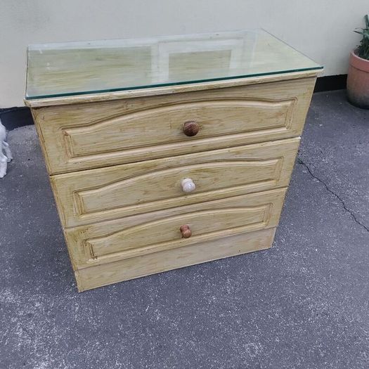 chest of drawers