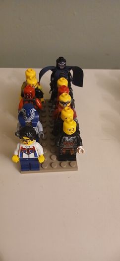 Lego minifigures and accessories