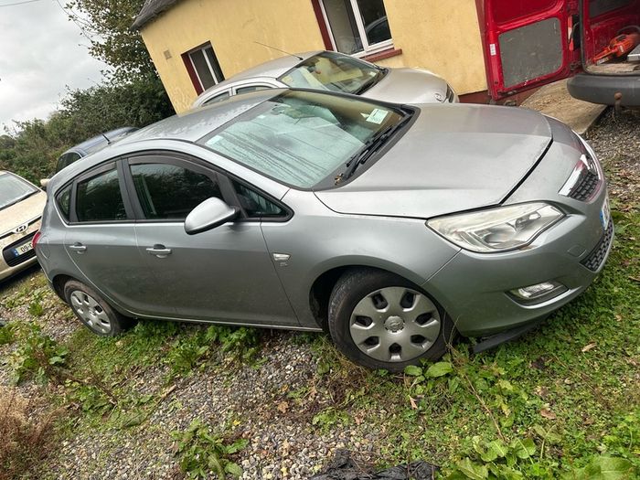 opel astras breaking
