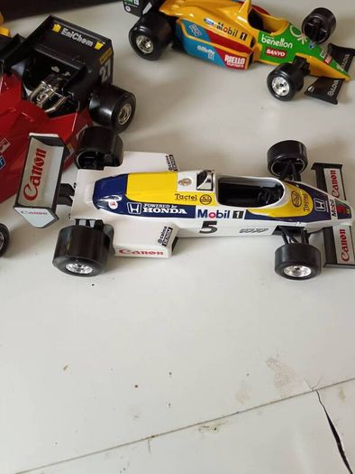5 NOS Bburago 1/24 Grand Prix Cars