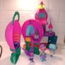 Trolls figures balloon & blooming pod Image 2