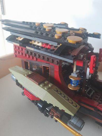LEGO Ninjago 70738  Final Flight of Destinys Bounty