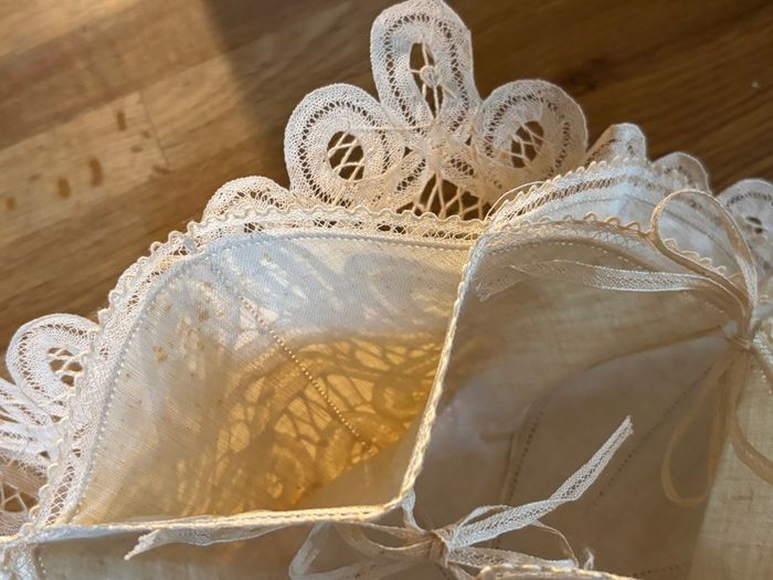 Vintage Lace Bread Roll Holder