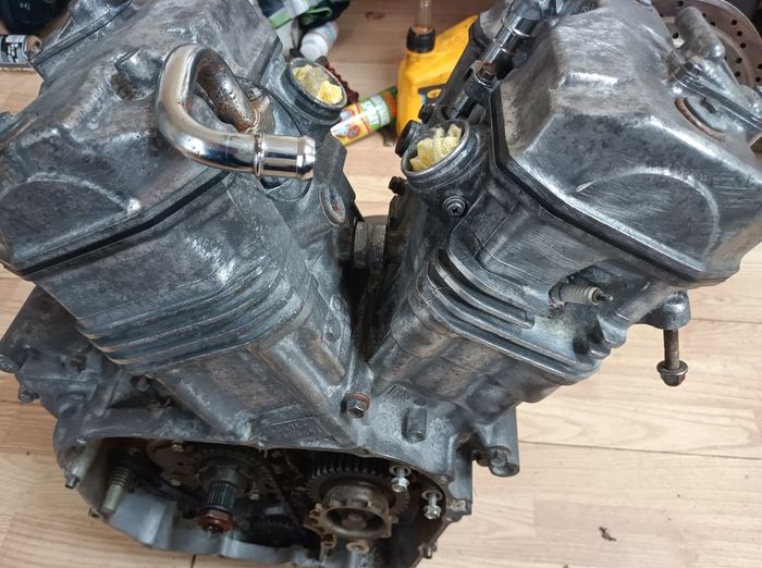 Honda Deauville 650 engine