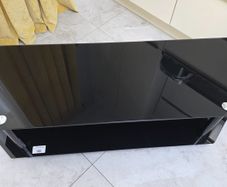 Sleek Black Glass TV Stand (140cm) in good condition