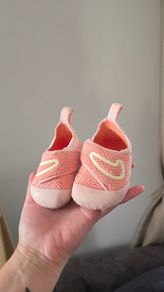 Baby walking shoes Nike swoosh 1 size UK2.5