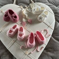 beautiful baby/ gift set . Hand crafted baby ballet / Mary Jane style shoes with matching headbands. Made from 100% natural organic breathable cotton yarn . . Comes in a personalised gift box .
