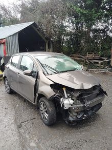 Breaking Toyota Yaris 2017 petrol