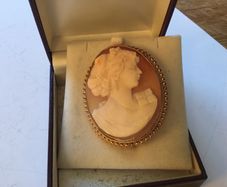 New  9ct Gold Large Lovely Cameo Brooch
