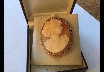 New  9ct Gold Large Lovely Cameo Brooch