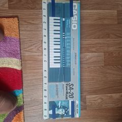Casio SA-20 Tone Bank is a compact, 32-key vintage electronic mini-keyboard released by Casio in the late 1980s (around 1989).