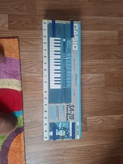 Casio SA-20 Tone Bank is a compact, 32-key vintage electronic mini-keyboard released by Casio in the late 1980s (around 1989).