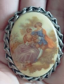 Vintage Fragonard Oval Porcelain Brooch.