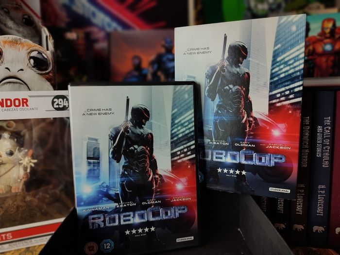 Robocop ! DVD with Slipcase ! 2014 ! Starring Samuel L. Jackson, Gary Oldman !