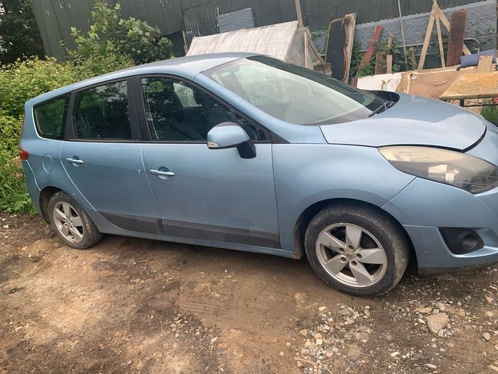 Renault Grand Scenic for parts