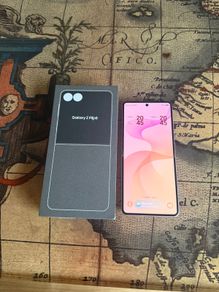 Sansung galaxy Z Flip 8