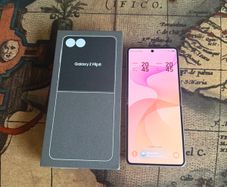 Sansung galaxy Z Flip 8
