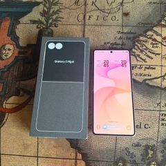 Sansung galaxy Z Flip 8