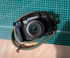 Fuji X-T2 camera + flash + battery + charger + original box and manuals