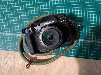Fuji X-T2 camera + flash + battery + charger + original box and manuals