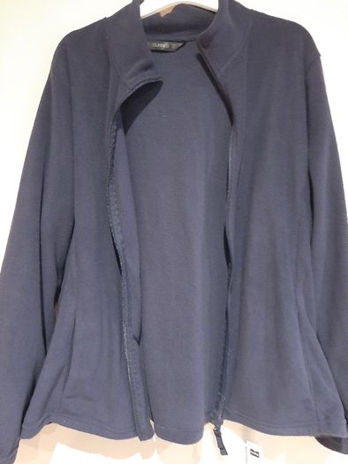 new fleece navy L tag attached