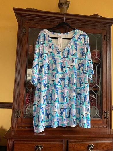 Kjbrand New  FURTHER REDUCED Top In Shades Of Turquoise, Sapphire  Blue  , White And  Lilac. Length Is 33 Inches