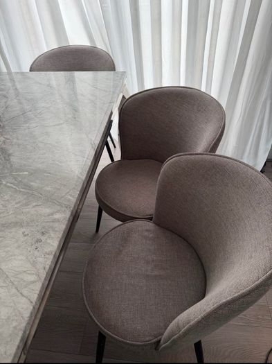 table and 6 chairs