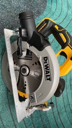 Dewalt Tools , Circular Saw, Grinder , Screwgun . 2 battery 5ah power stack
