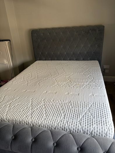 Grey King bed including Emma mattress