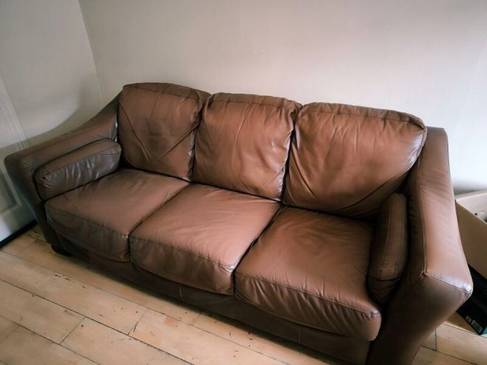 3 seater leath sofa
