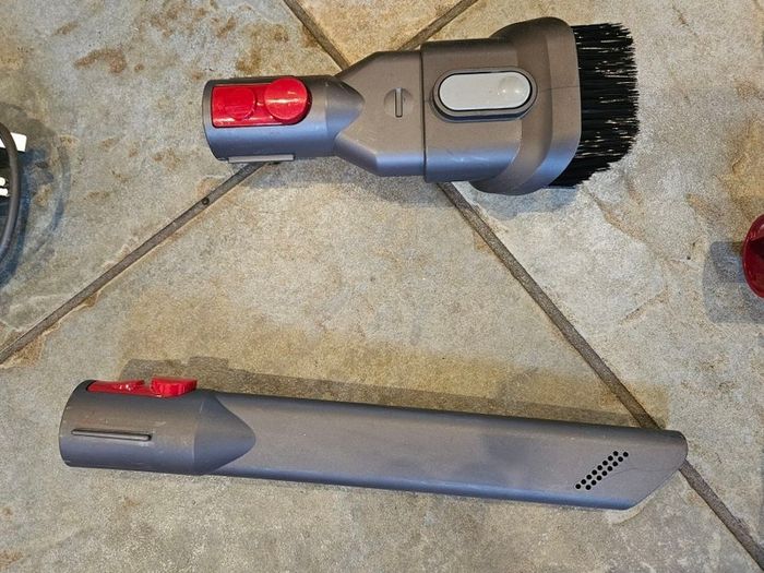 Dyson V15 absolute