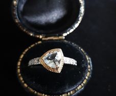 10 ct  Aquamarine and diamonds gold ring