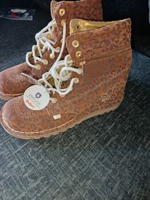 New ladies boots