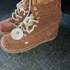 New ladies boots