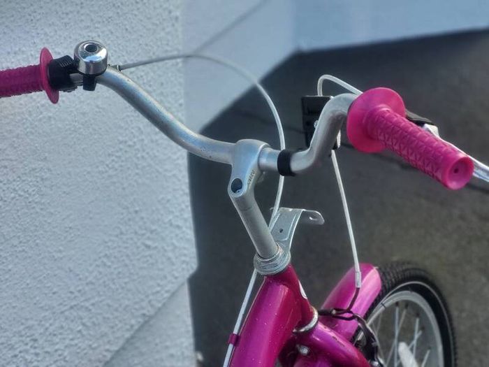 Young Girls Pink Paris Daisy Bike Used In Working Order