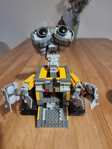 WAll-E robot