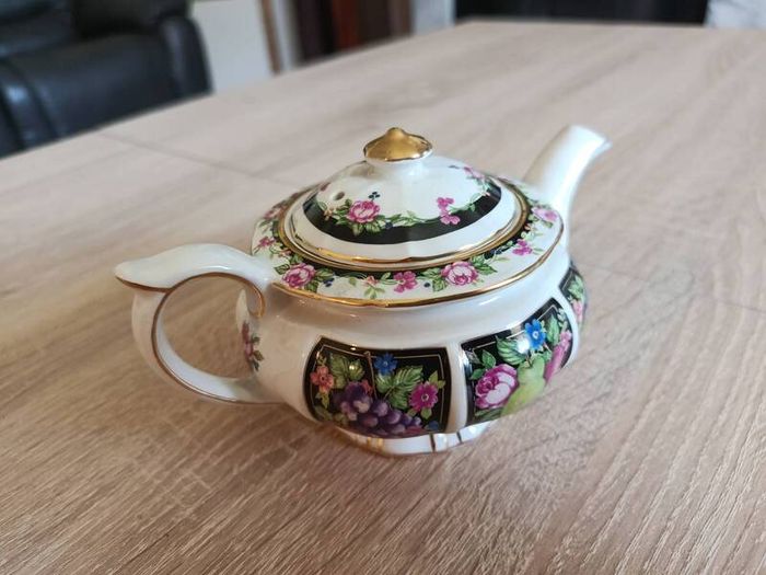 Sadler Heirloom Collection Bacchus 4737 Teapot