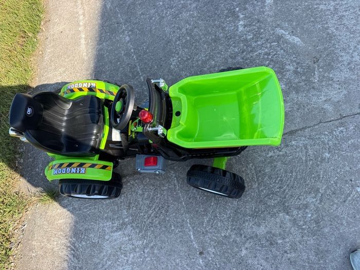 kids ride on tractor dumper 12v - never used