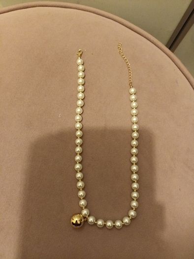 Choker pearl and gold necklace