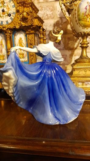 Royal Doulton figurine "Elaine"