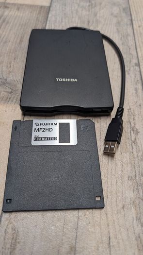 Toshiba PA3109U-1FDD Floppy Disk Drive USB 1.44Mb