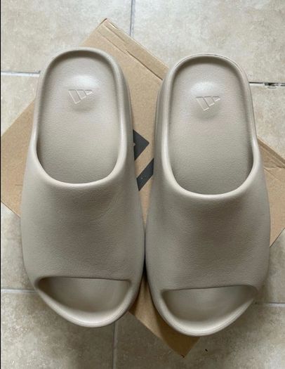 Yeezy Slide UK9 NEW