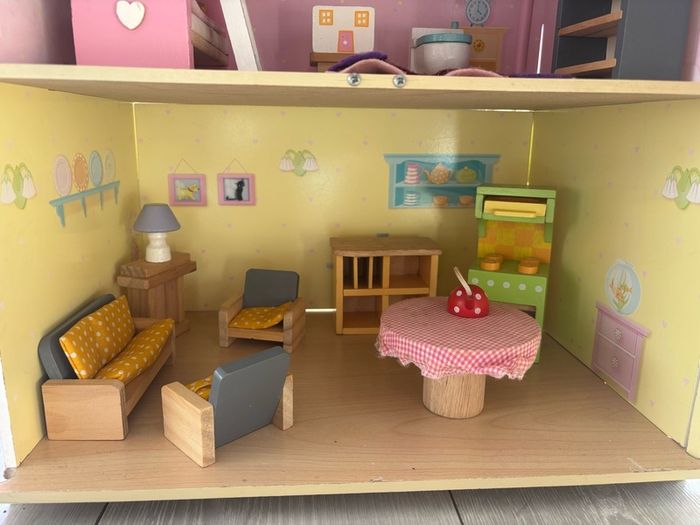 Le Toy Van wooden dolls house