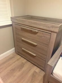 Mamas and Papas Cotbed and dresser