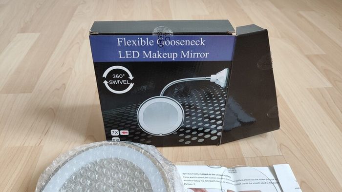 Flexible and detachable make up/shaving mirror with LED light.