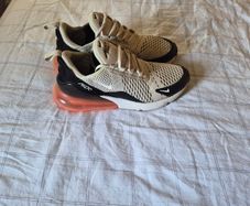 Nike 270