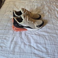 Nike 270