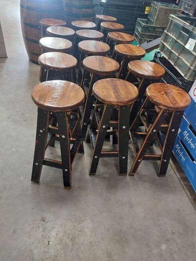 Barrell tables oak & oak bar stools