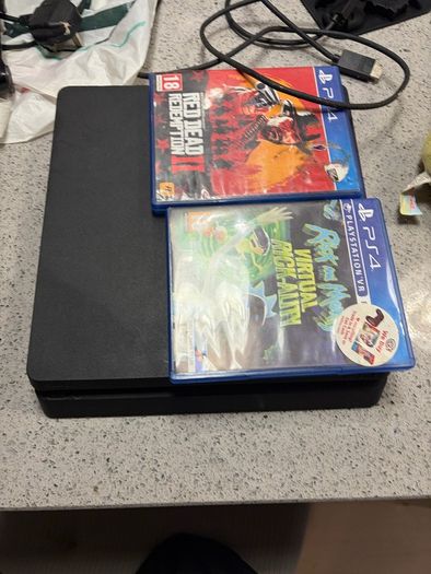 Sony PS4 Slim + Controller + 2 Games - GoldHEN Setup 150 Not 50