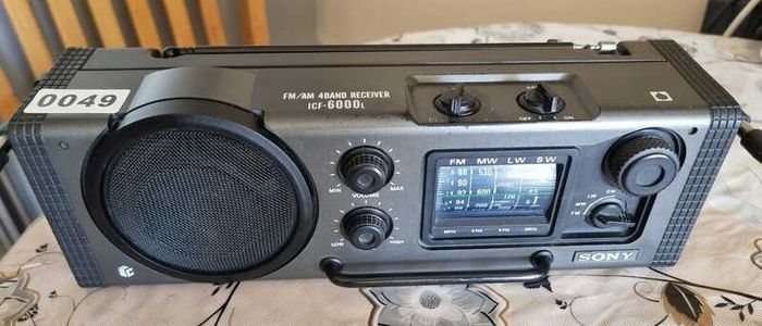 From 1976 Sony Radio ICF-6000L, Working good, tested.